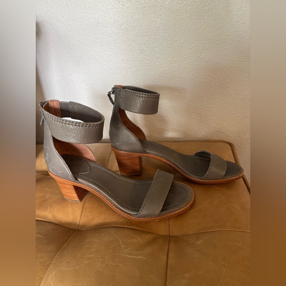 Frye‎ Brielle back zip women’s grey leather zipper strap heels shoes